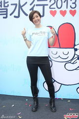 组图：谭咏麟想看霍汶希女儿 母亲节尽孝陪家人