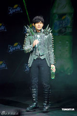 幻灯组图：周杰伦夸张造型博眼球 新碟预计5月发行 