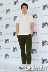 组图：韩星权相佑金敏贞等为时尚品牌站台