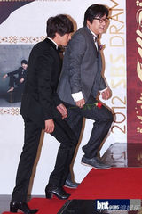 组图：《2012SBS演技大赏》孙贤株夺魁