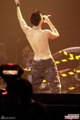 组图：关楚耀个唱邀张学友坐阵 遗撼谭咏麟未到