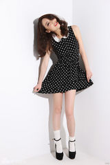 组图：叶倩云夏日写真俏皮性感