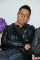 组图：古惑仔开唱禁另一半现身 陈小春称难交代