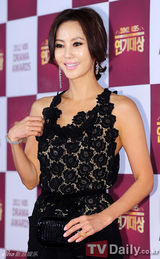 组图：金南珠获奖落泪 宋仲基文彩元成最佳搭档