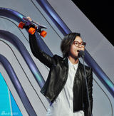 组图：周笔畅亮相青春盛典获最受欢迎女歌手