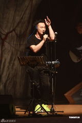 高清组图：陈奕迅香港开唱 靠唱功长裤T恤也疯狂