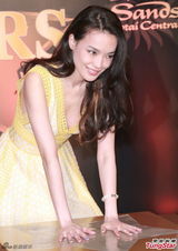 组图：舒淇澄清情伤传闻 嫩黄长裙显优雅