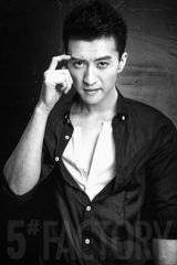 组图：高仁最新黑白诱惑写真曝光 霸气十足