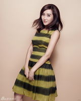 组图：杜若溪清新写真出炉 半裸香肩小露性感