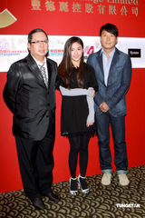 幻灯图：贡米签约黎明旗下 舒淇红装现身与旧爱同台