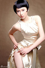 组图：宁丹琳性感照曝光 承认与神秘男子发生冲突