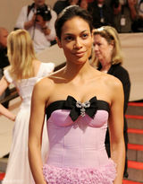 高清组图：纽约大都会庆典 罗莎里奥-唐森低胸性感