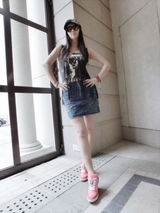 组图：孟瑶个性连拍秀可爱 超酷墨镜显潮范儿