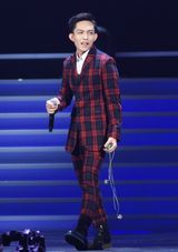 组图：群星献唱中歌榜 韩庚潘玮柏劲歌热舞