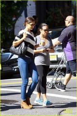 组图：前阿汤嫂凯蒂素颜出街面部浮肿显老相