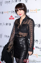 组图：李孝利朴诗妍等魅力亮相助阵时装展