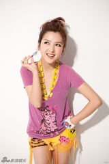 高清组图：何洁尽显娇俏可爱 甜美系写真曝光