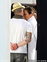 组图：詹妮弗-洛佩兹拍写真 男友探班秀恩爱