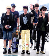 组图：神起SJ少时等SM家族赴印尼开唱亮相机场