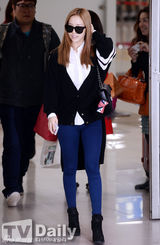 组图：Kara结束日本演出回国 具荷拉显消瘦