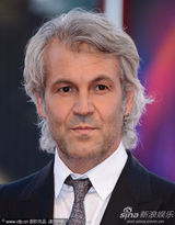 方丹戈电影制片人多米尼科伯加齐亮相闭幕红毯