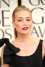 高清图：派波-普拉伯复古红唇绽放笑容