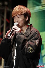 组图：张敬轩疑患流感隔离 巫启贤拒再收徒