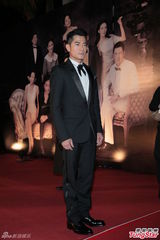组图：郭富城帅气亮相红毯 大轴登场气场强