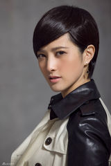 组图：隋俊波最新OL写真 干练靓丽彰早春风采