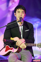 组图：刘子千发新专辑 尊称蔡依林女神