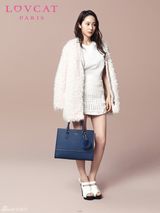 组图：f(x)拍写真淑女范儿十足展甜美笑容