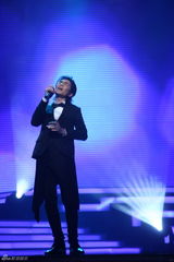 高清组图：新浪网络盛典萧敬腾激情献唱