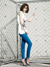 组图：韩星高俊熙夏装写真修长美腿性感至极