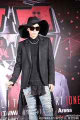 高清图：GD格格巫造型台北造势 笑称拄拐帅