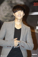 组图：元斌宣传《孤胆特工》 将行程安排给影迷