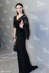 组图：张曼玉章子怡那英寒冬竞艳低调奢华