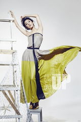 组图：杨幂清新海洋风写真唯美动人