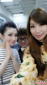 组图：向蕙玲沉寂多年后复出 Selina变身小粉丝