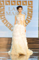 组图：于咏琳天鹅装亮相魅惑优雅