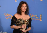组图：杰奎琳-比塞特获金球奖电视剧最佳女配角