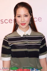 组图：徐子淇复古造型甜美温婉 筹备五口滑雪之旅