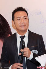 组图：83版靖康齐亮相 黄日华担心女儿演艺前途