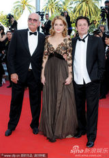 幻灯图集：《毒太阳2》首映 乔沃维奇拼接礼服耀眼