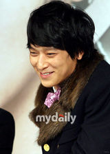 幻灯图集：宋康昊姜东元出席新片发布会 讲兄弟情