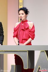 组图：《浮城谜事》获最佳编剧奖 导演娄烨代领