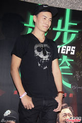 组图：郑元畅捧场舞台剧羡慕林依晨恋情稳定