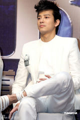 幻灯图：芙蓉姐姐豹纹装扮亮相 银幕处女作打酱油