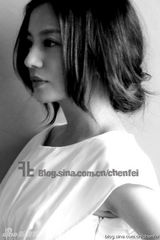 幻灯图集：赵薇纯美写真曝光 率性优雅彰显大气