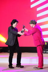 组图：孟京辉获世博贡献奖 邀詹瑞文搞怪爆笑全场