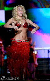 高清组图：夏奇拉跨年热辣压轴 摆胯甩胸性感逼人